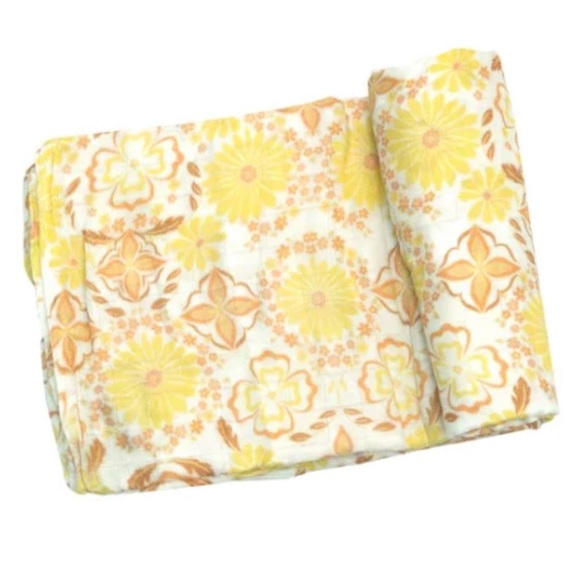 Angel Dear Golden Surf Floral Muslin Swaddle Blanket - Picture 2 of 4